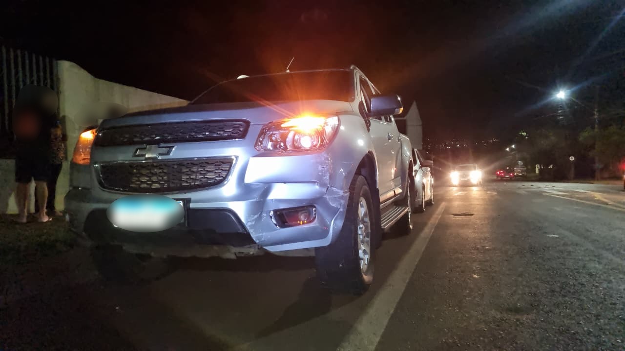 S-10 contra HB20: Rotatória é palco de mais um acidente no Bairro Tropical