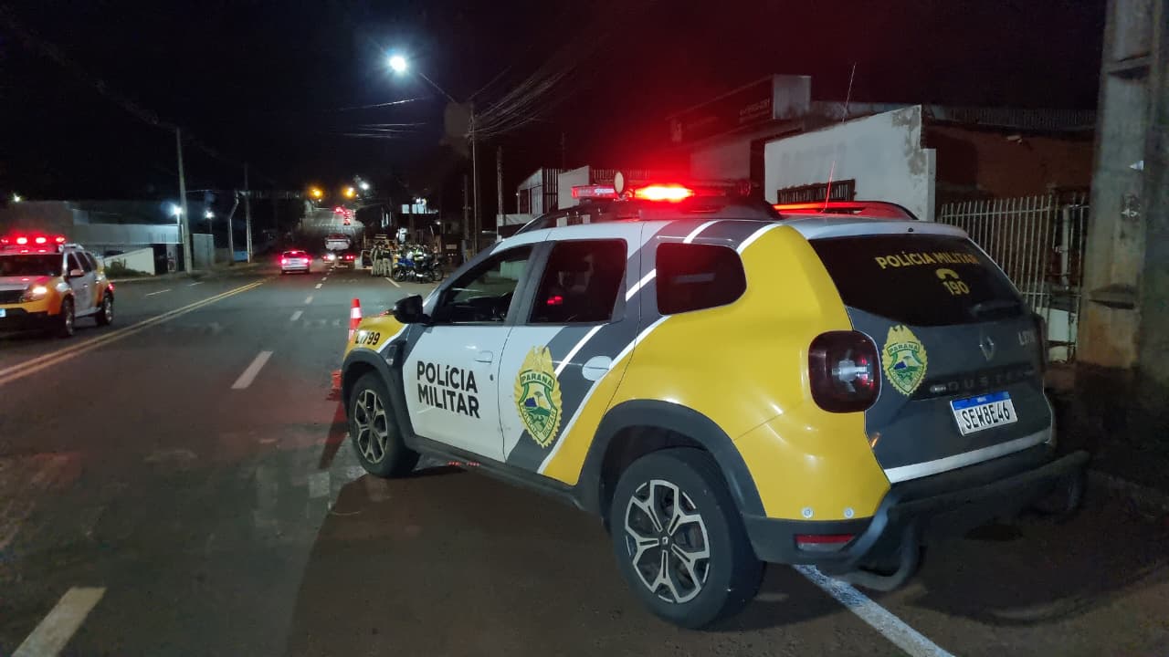 Fiscalização de trânsito é realizada em rua movimentada na Região Norte