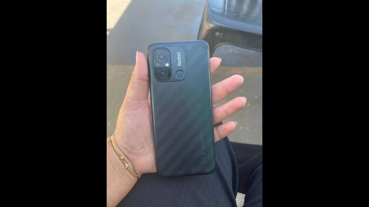 Foi achado celular da marca Xiaomi no bairro Brasmadeira