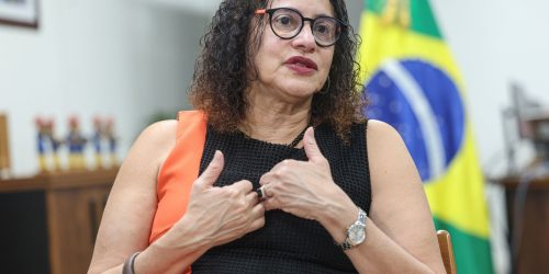 Imagem referente a Vacina brasileira de covid ajuda a combater negacionismo, diz ministra