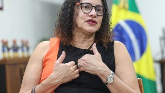 Vacina brasileira de covid fortalece ciência e país, diz ministra