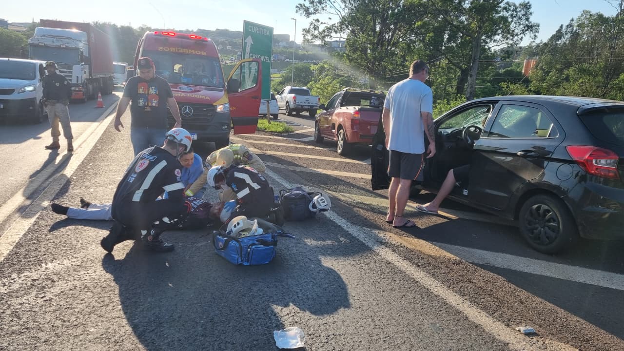 Homem tem lesões na cabeça após ser atropelado por carro na BR-277