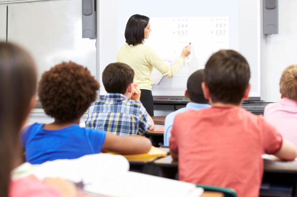 Contrato com instrutores de tempo integral termina antes do fim aulas e cinco escolas municipais de Cascavel ficarão sem atividades