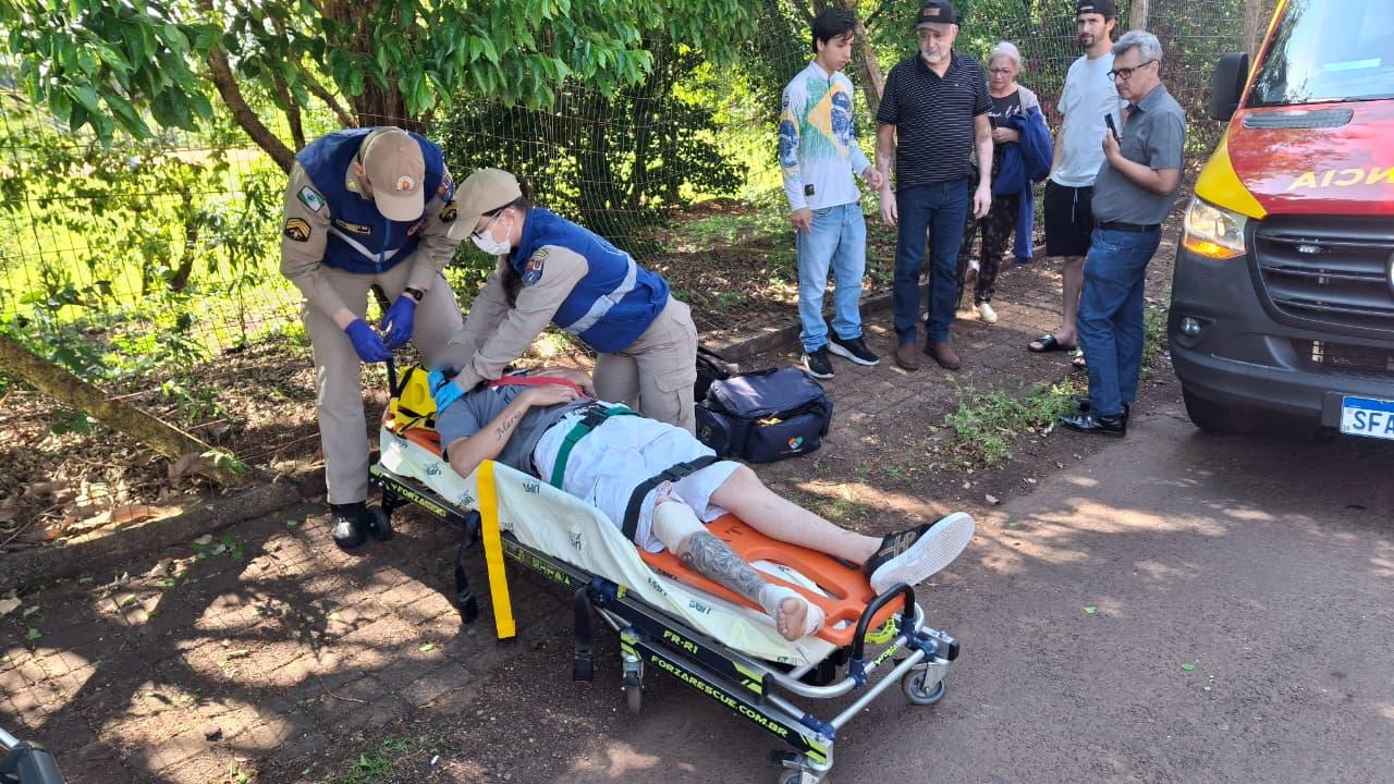 Motociclista fica ferido após colisão no Parque Verde