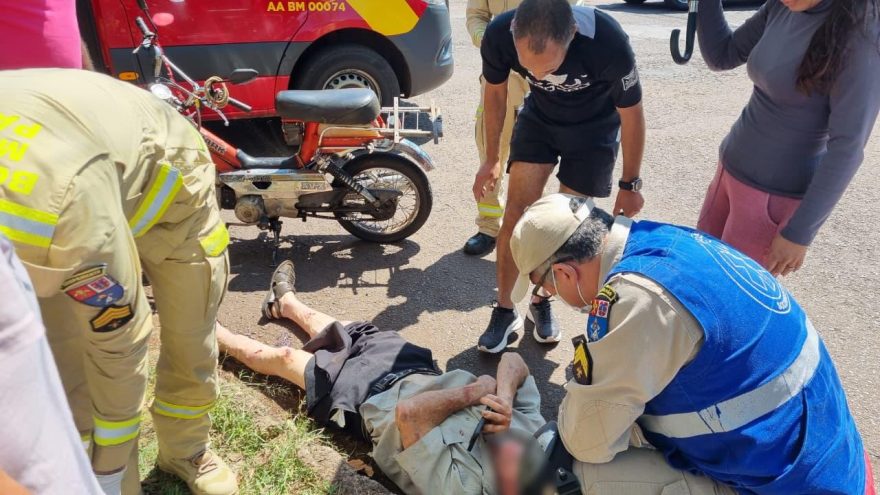 Idoso, de 79 anos, fica ferido após ser fechado por Gol e cair de scooter elétrica