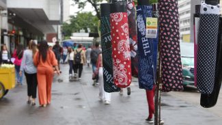 Frente fria chega a São Paulo a partir de segunda com chuvas e ventos Frente fria chega a São Paulo a partir de segunda com chuvas e ventos