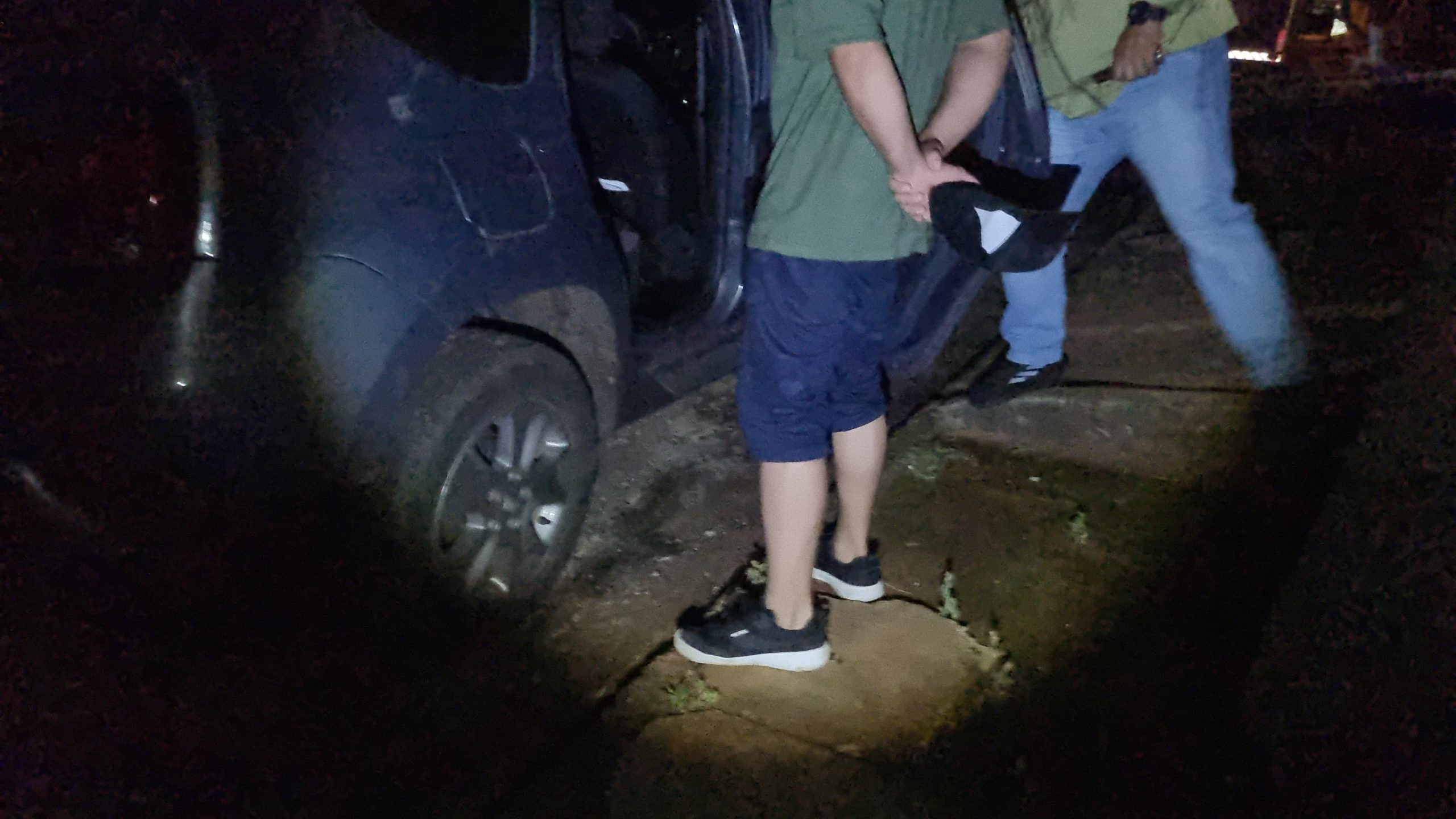 Jovem é preso após invadir residência afirmando estar sendo perseguido em Cascavel Jovem é preso após invadir residência afirmando estar sendo perseguido em Cascavel