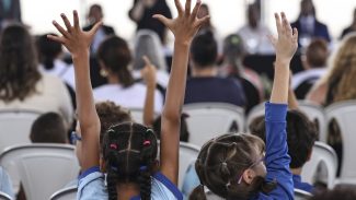 Mais brincadeira, menos tela: confira dicas para uma infância saudável