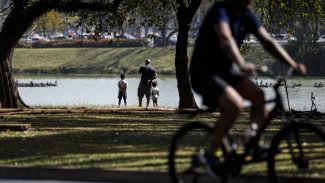 Pesquisas revelam preocupação com crianças em extremos climáticos Pesquisas revelam preocupação com crianças em extremos climáticos