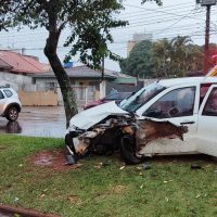 Imagem referente a Forte acidente deixa vítimas na Avenida Toledo em Cascavel
