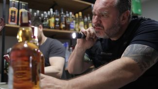 Vigilância Sanitária do Rio fecha bar por venda de bebida sem registro