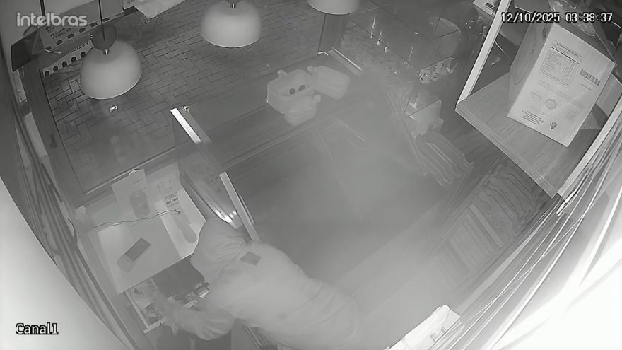 Câmera de segurança flagra furto em gelateria no Centro de Cascavel