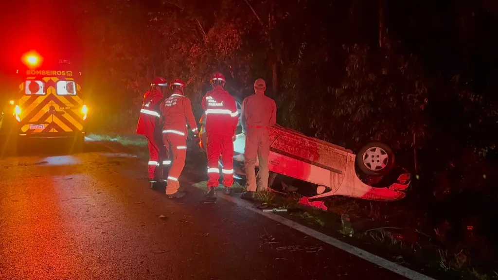 Três pessoas ficam feridas em capotamento entre Francisco Beltrão e Enéas Marques