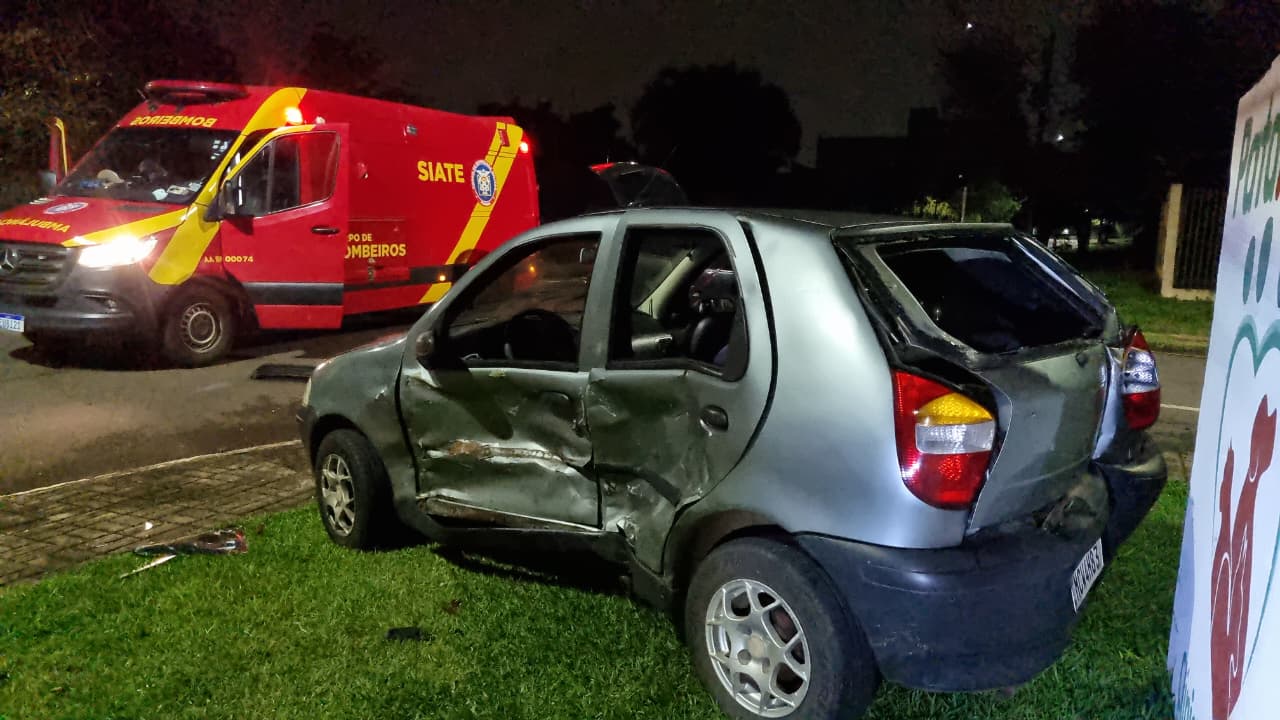 Criança e pai ficam feridos após colisão violenta no Bairro Coqueiral