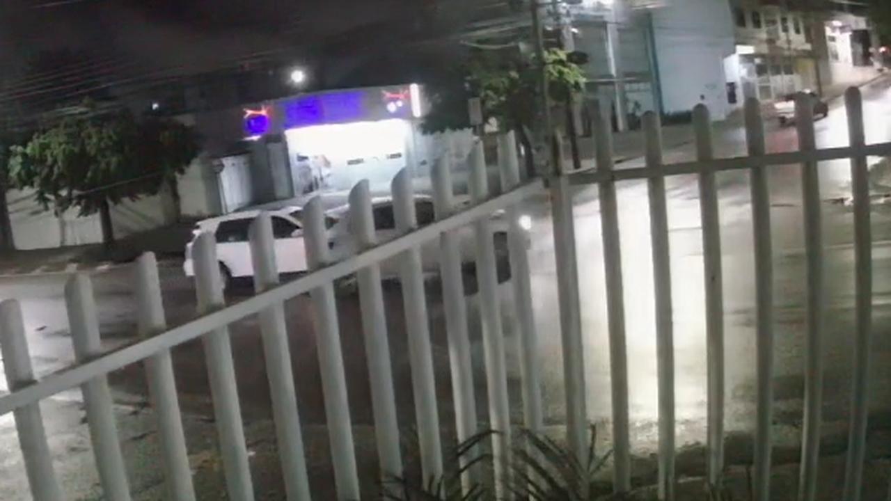 Câmera flagra colisão na esquina das ruas Rio Grande do Sul e Uruguai