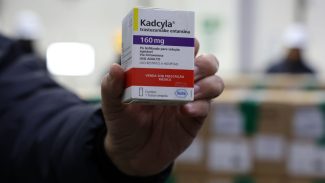 Brasil recebe lote de medicamento para tratar câncer de mama no SUS Brasil recebe lote de medicamento para tratar câncer de mama no SUS