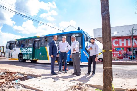 Imagem referente a Comissão de Obras questiona falta de abrigos nos pontos da Carlos Gomes após revitalização