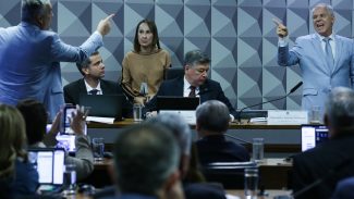 Ex-presidente do INSS se nega a responder perguntas de relator da CPI Ex-presidente do INSS se nega a responder perguntas de relator da CPI