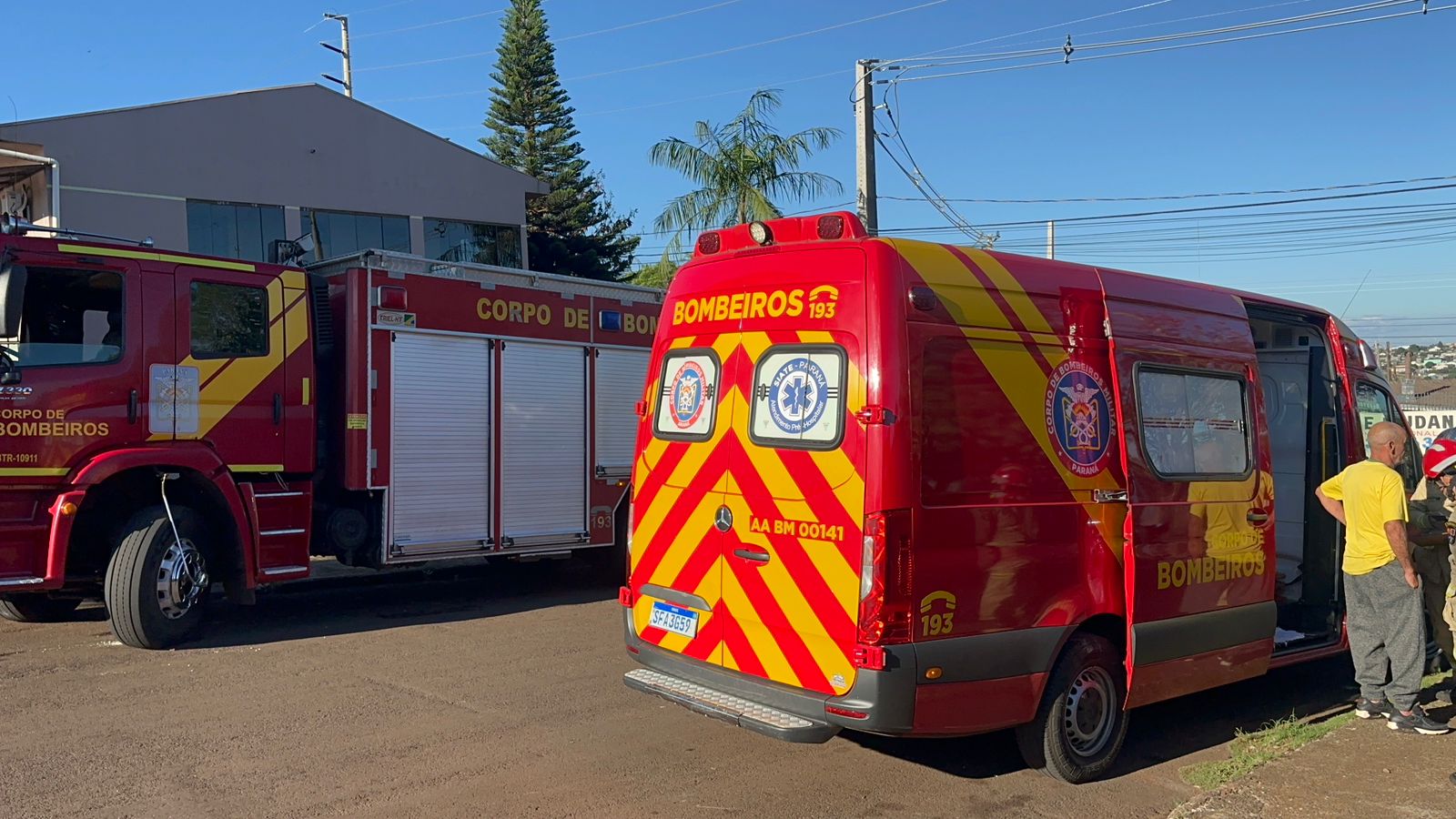 Adolescente atropela mulher enquanto manobrava carro em garagem no Brasmadeira