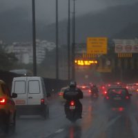 Rio tem alerta de chuva, ventos e ressaca do mar nas próximas horas Imagem referente a Rio tem alerta de chuva, ventos e ressaca do mar nas próximas horas