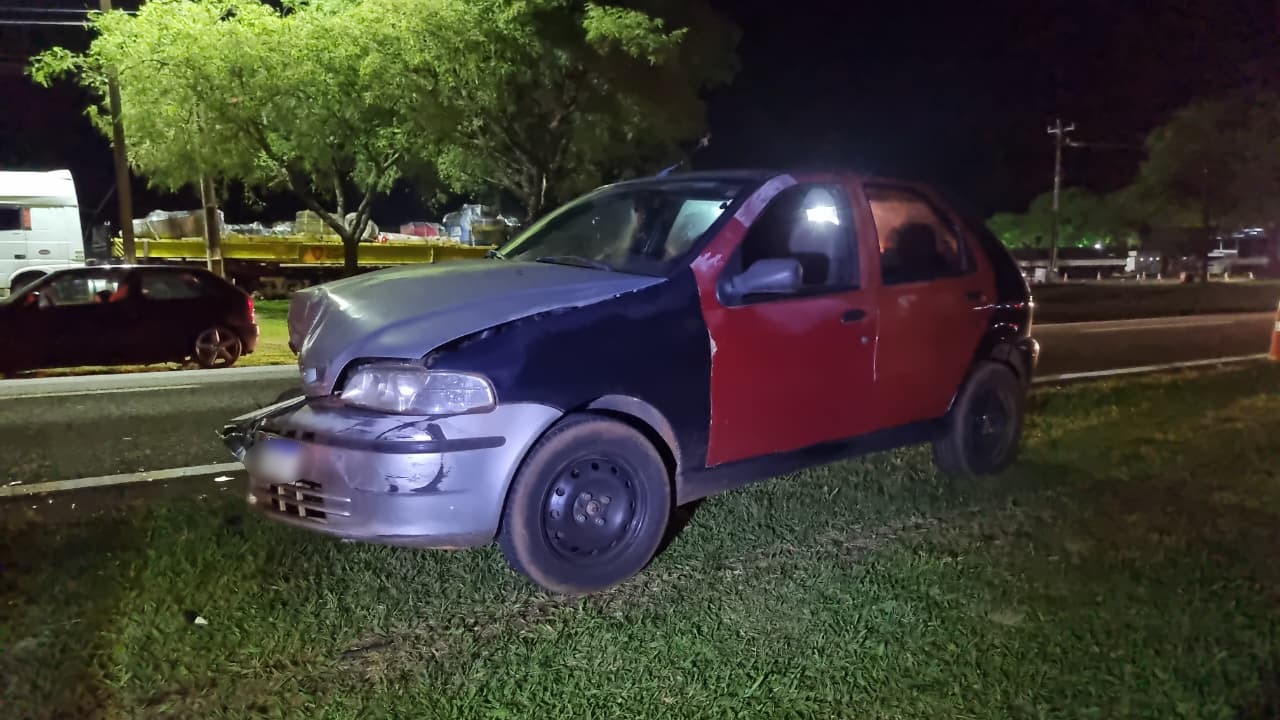 Quatro carros se envolvem em engavetamento na BR-277 em Cascavel