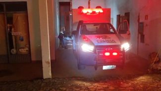 Corpo de vítima de homicídio é recolhido pelo IML Corpo de vítima de homicídio é recolhido pelo IML