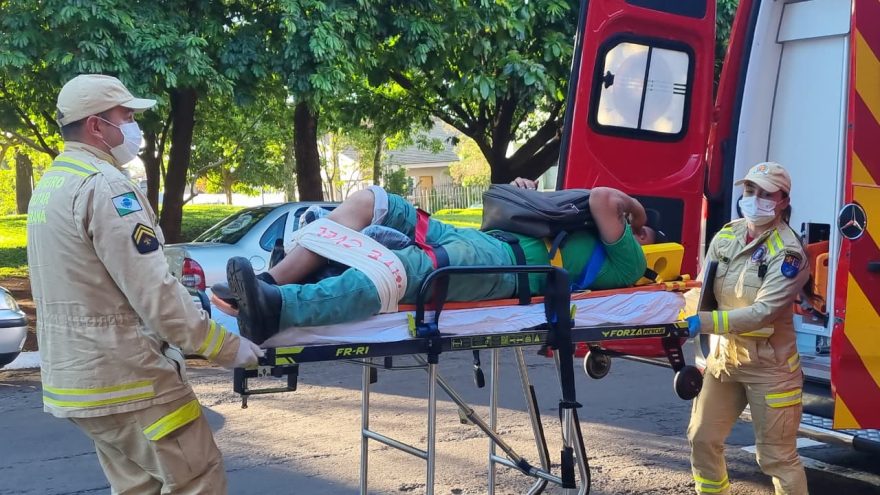 Trabalhador é socorrido pelo Siate após acidente em empresa na BR-277, em Cascavel