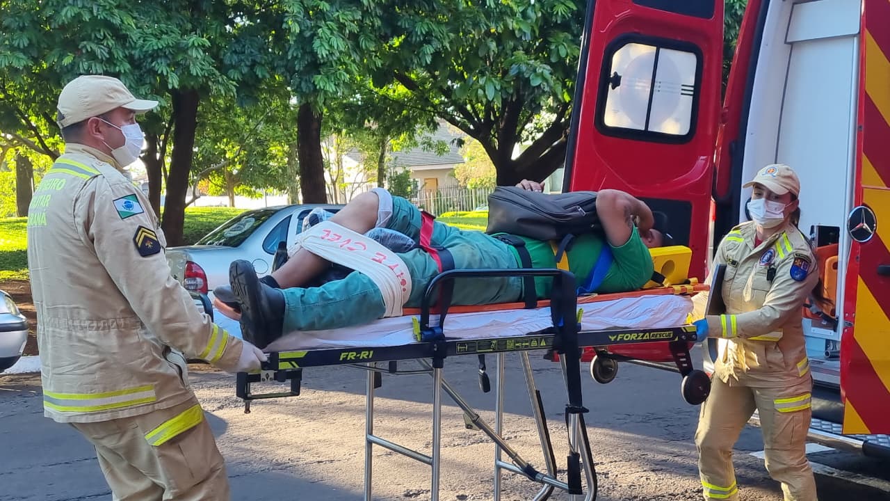 Trabalhador é socorrido pelo Siate após acidente em empresa na BR-277, em Cascavel