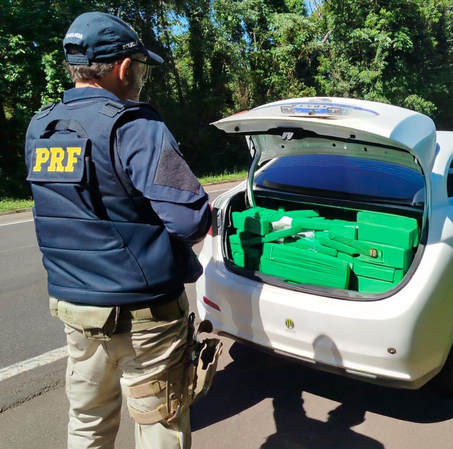 Casal é preso com 400 kg de maconha em HB20 em Guaraniaçu