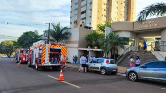 Bombeiros evacuam edifício após incêndio no Country