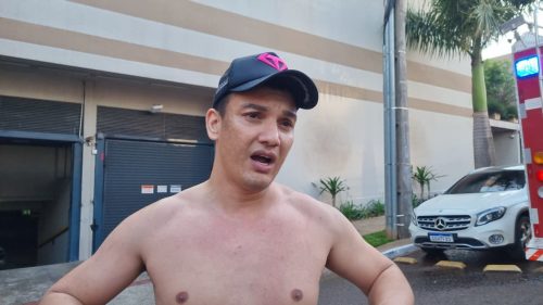 Homens falam como salvaram mãe e filha de apartamento tomado por fogo: “Elas iriam se jogar” Imagem referente a Homens falam como salvaram mãe e filha de apartamento tomado por fogo: “Elas iriam se jogar”