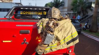 Veja como ficou farda de bombeiro herói que atuou em incêndio em edifício em Cascavel
