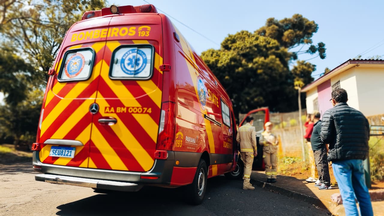 Motociclista é mordida por cachorro e sofre queda no Bairro São Cristóvão
