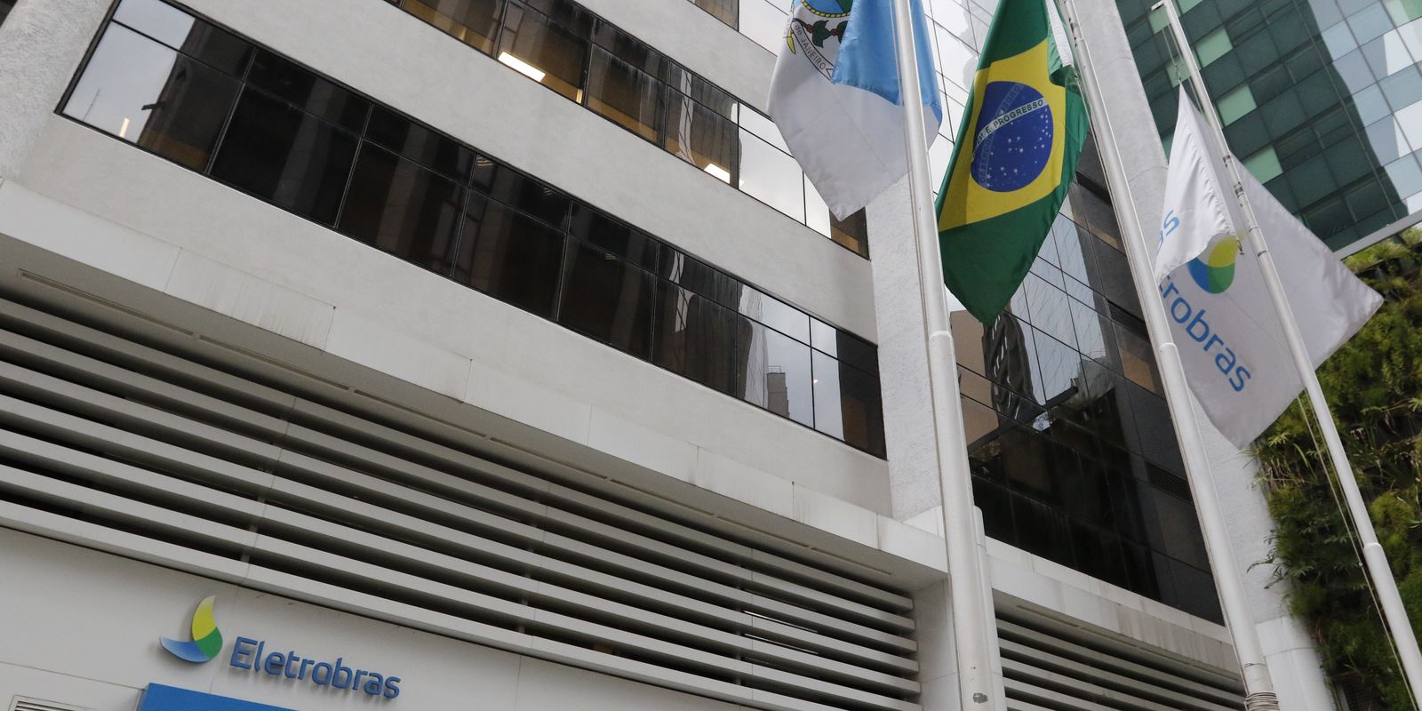 Eletrobras vende participação na Eletronuclear para o Grupo J&amp;F