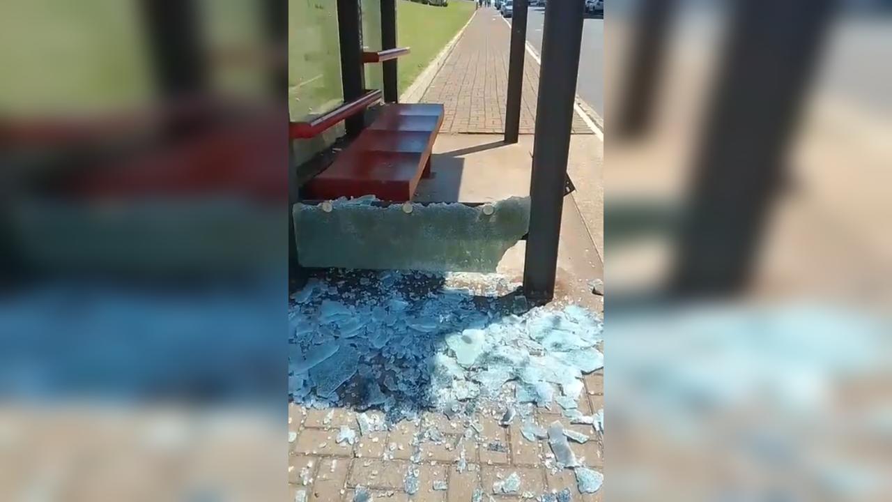 Ponto de ônibus é vandalizado na região norte de Cascavel