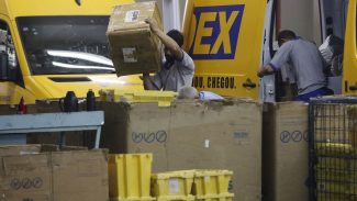 Correios negociam empréstimo de R$ 20 bilhões para equilibrar contas Correios negociam empréstimo de R$ 20 bilhões para equilibrar contas
