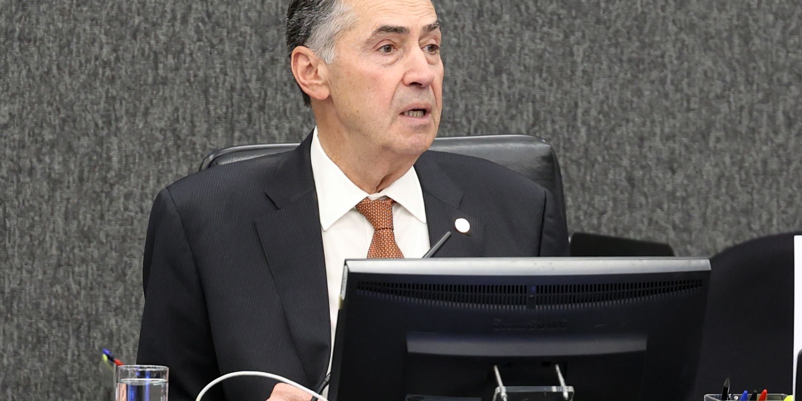Aposentadoria de Barroso é publicada no Diário Oficial Aposentadoria de Barroso é publicada no Diário Oficial