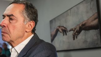 Barroso passa mal e é internado em hospital de Brasília
