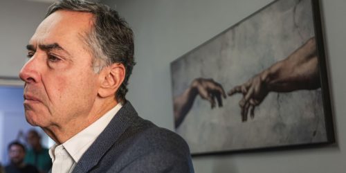 Barroso passa mal e é internado em hospital de Brasília Imagem referente a Barroso passa mal e é internado em hospital de Brasília