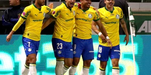 Brasileiro: Palmeiras goleia Bragantino e permanece com folga na ponta Imagem referente a Brasileiro: Palmeiras goleia Bragantino e permanece com folga na ponta