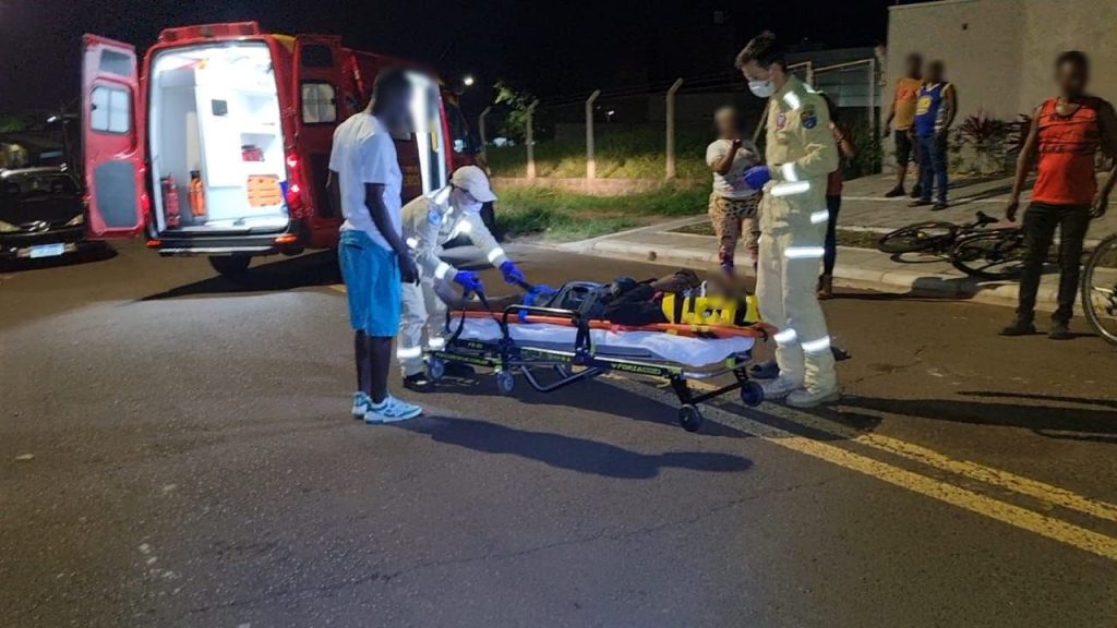 Homem perde equilíbrio da bike e cai de cabeça no asfalto, no bairro Alto Alegre Homem perde equilíbrio da bike e cai de cabeça no asfalto, no bairro Alto Alegre