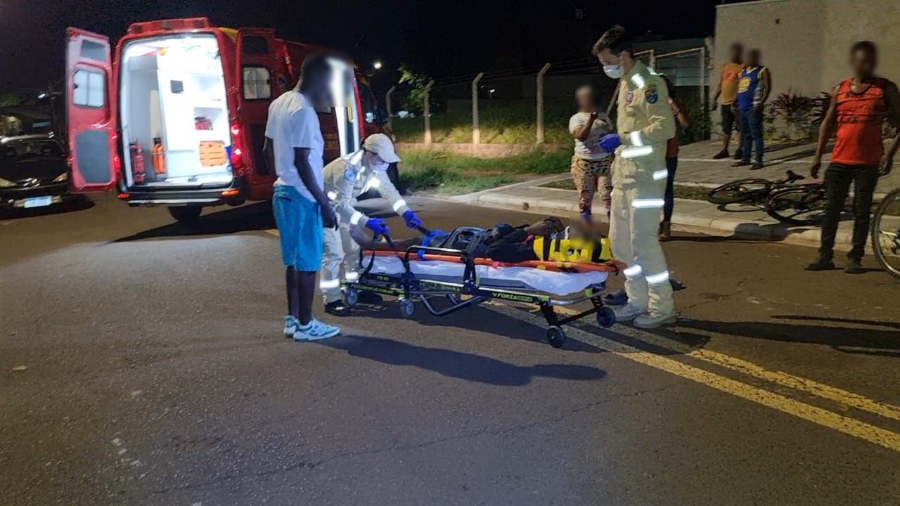 Homem perde equilíbrio da bike e cai de cabeça no asfalto, no bairro Alto Alegre Homem perde equilíbrio da bike e cai de cabeça no asfalto, no bairro Alto Alegre