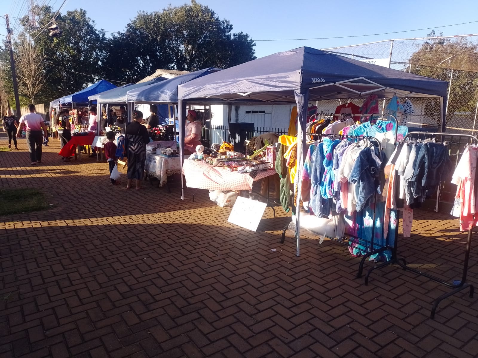 Feirinha movimenta o bairro Periolo com variedade de produtos e preços acessíveis nesta quinta-feira Feirinha movimenta o bairro Periolo com variedade de produtos e preços acessíveis nesta quinta-feira