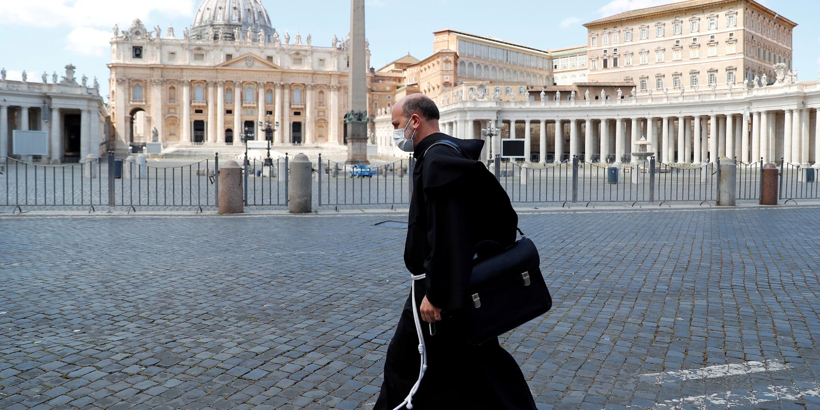 Igreja Católica é lenta para ajudar vítimas de abuso, diz comissão Igreja Católica é lenta para ajudar vítimas de abuso, diz comissão