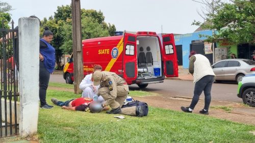 Dormindo na rua: homem é achado na grama e gera preocupação no bairro Interlagos Imagem referente a Dormindo na rua: homem é achado na grama e gera preocupação no bairro Interlagos