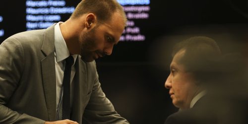 Moraes manda DPU assumir a defesa de Eduardo Bolsonaro no STF Imagem referente a Moraes manda DPU assumir a defesa de Eduardo Bolsonaro no STF