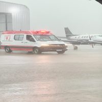 Muita Chuva! Vídeo mostra momento em que SAMU inicia transferência, mas decolagem é cancelada Imagem referente a Muita Chuva! Vídeo mostra momento em que SAMU inicia transferência, mas decolagem é cancelada