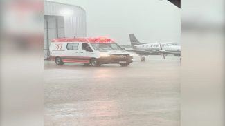 Muita Chuva! Vídeo mostra momento em que SAMU inicia transferência, mas decolagem é cancelada Muita Chuva! Vídeo mostra momento em que SAMU inicia transferência, mas decolagem é cancelada
