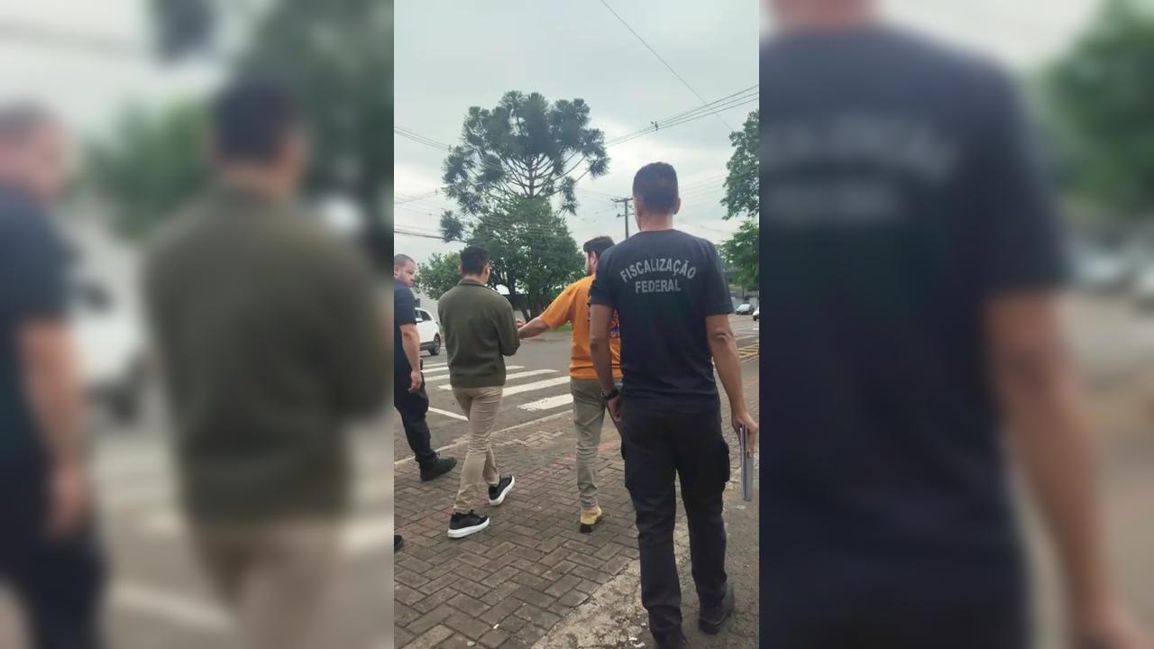 Falso educador físico é flagrado com diploma frio e vai parar na cadeia Imagem referente a Falso educador físico é flagrado com diploma frio e vai parar na cadeia