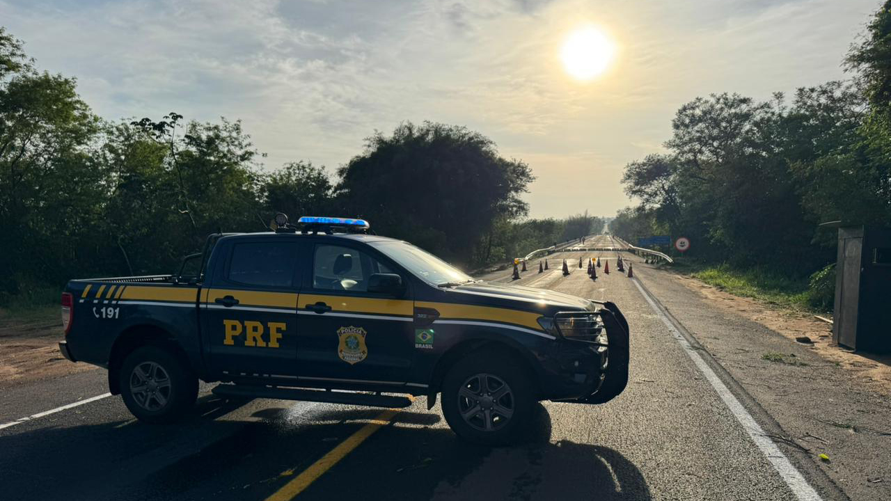 Interdição total do tráfego na ponte sobre o Rio Piquiri, na BR-272